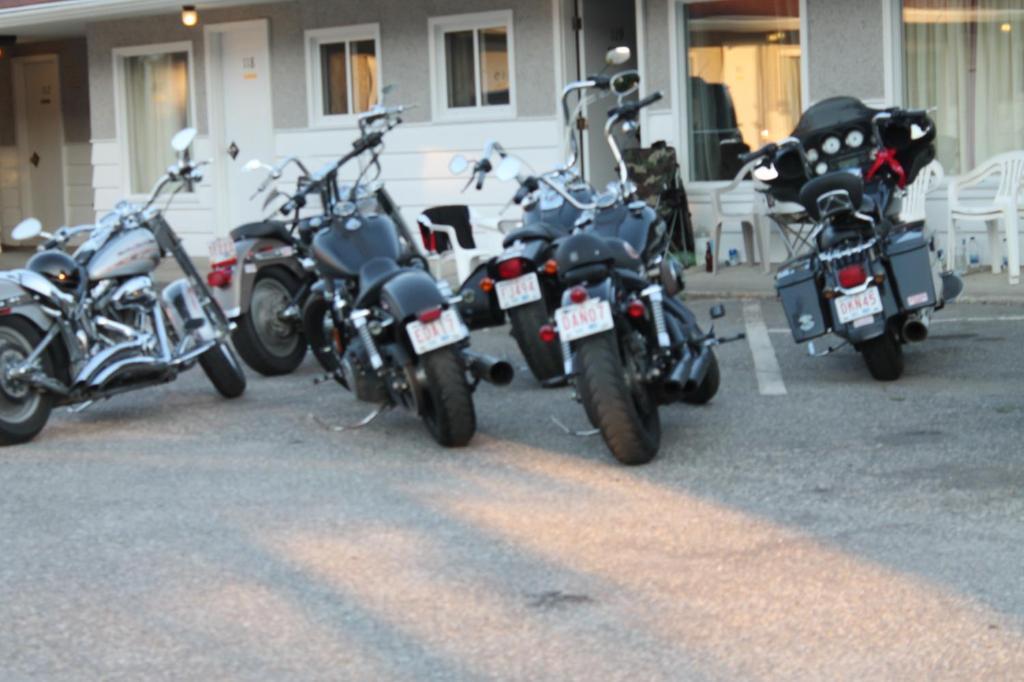 Paradise Motel Sicamous Exterior foto